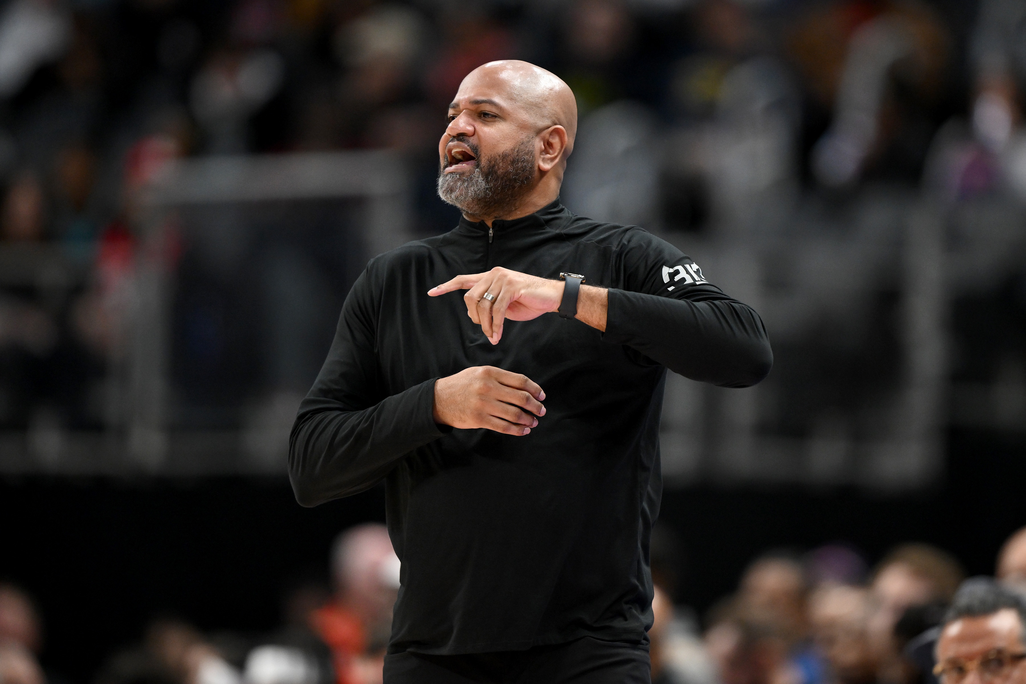 棋牌游戏-三分32中7！比克斯塔夫：我们还不是成品球队 利用好空间继续提升