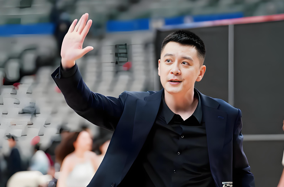 棋牌游戏-杨鸣1个人离开辽宁队！在个人媒体发文，感慨万千